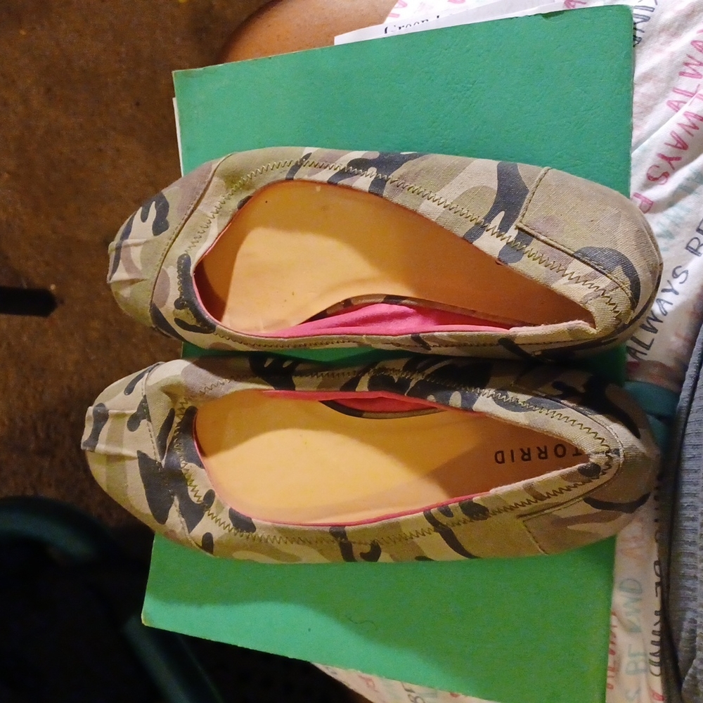 Torrid camo flats size 11